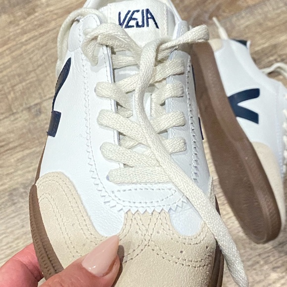 Veja White and Brown Sneakers Retro Design - Picture 5 of 15